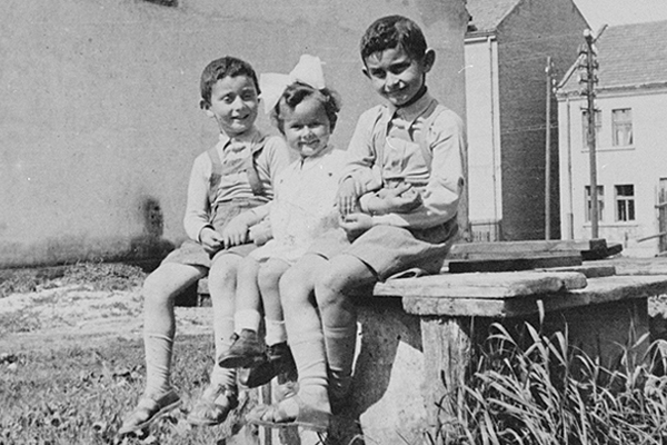 From left, Henryk, Felicja, and Salomon, the children of Lazar and Czarna “Lucia” Lippermann, in Kraków in May 1940, before the Kraków ghetto was established. The family did not survive the Holocaust. The children’s aunt donated the photo to the Museum in hopes they would be remembered. US Holocaust Memorial Museum, courtesy of Estelle Mantovani