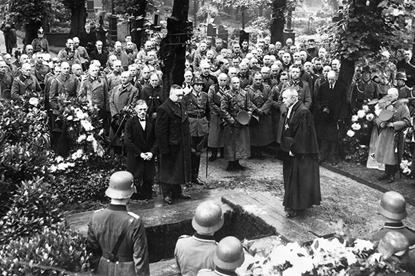 German Protestant Military Bishop Franz Dohrmann speaking at the graveside of Werner von Fritsch, the ex-Commander in Chief of the German Army, in Berlin, September 1939. BArch Bild 183-E11084/Photographer unknown