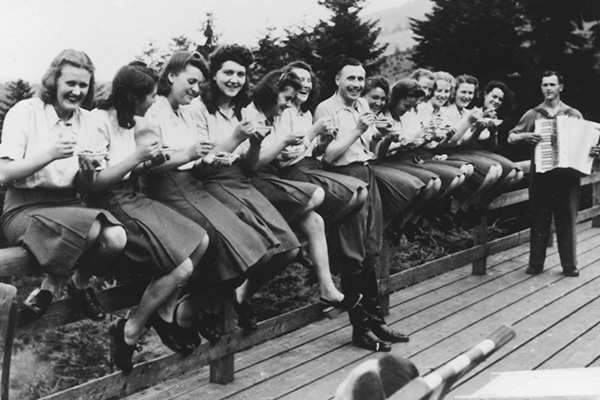 SS-Obersturmführer Karl Höcker eating blueberries with the SS Helferinnen (young SS women who worked as communications specialists) on July 22, 1944. US Holocaust Memorial Museum