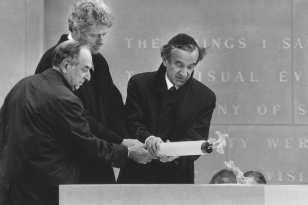 At the Museum’s dedication in April 1993, Elie Wiesel (right) lights the eternal flame with President Bill Clinton and and Museum Chairman Harvey Meyerhoff (left). Agence France Presse